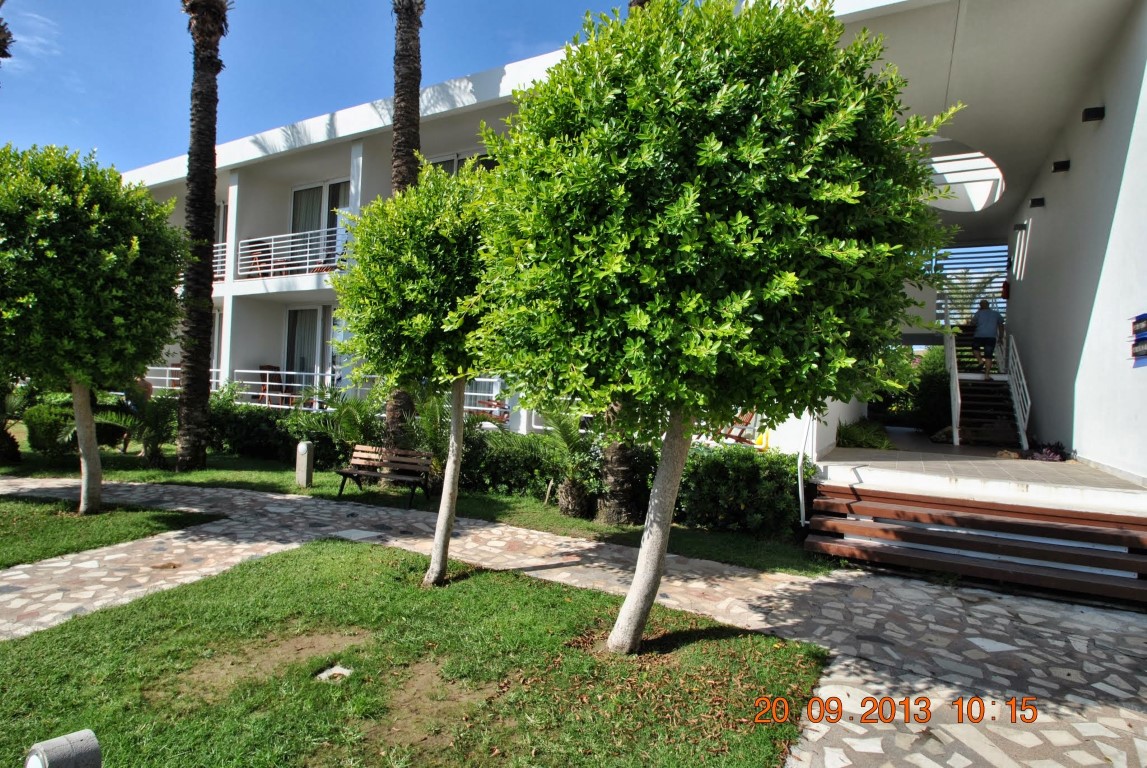 imagini hotel TITANIC LARA